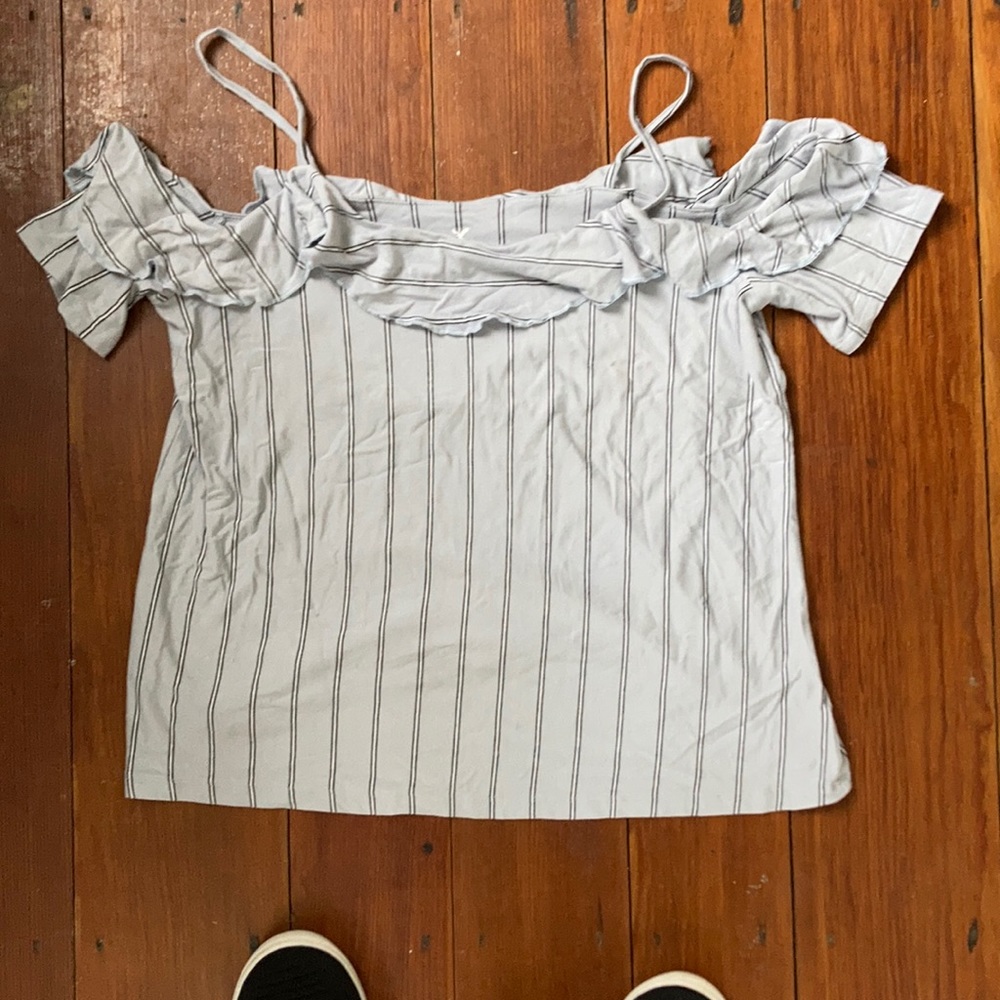 Cold shoulder American Eagle tee